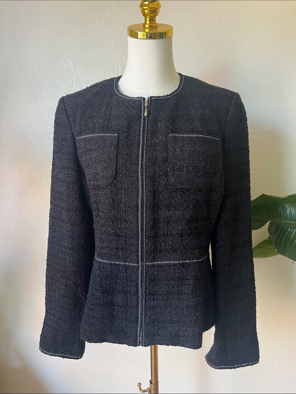 Liz Claiborne Black Tweed Zip-Up Blazer
Old money, Office wear, Dark Academia